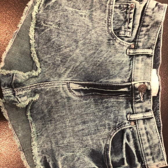 GARAGE Retro High Waisted Acid Wash Jean Shorts - Picture 2 of 4